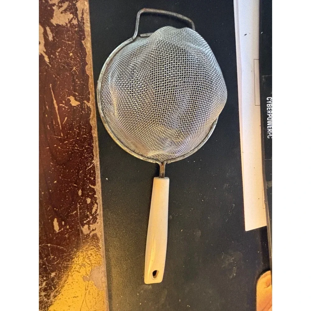 Vintage White Handheld Mesh Strainer Flour Sifter 4
